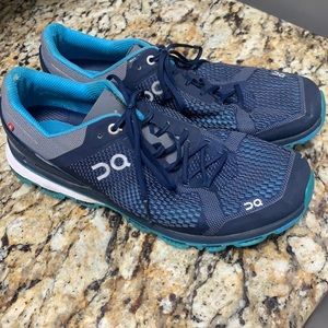 Men’s On Cloud running shoes.